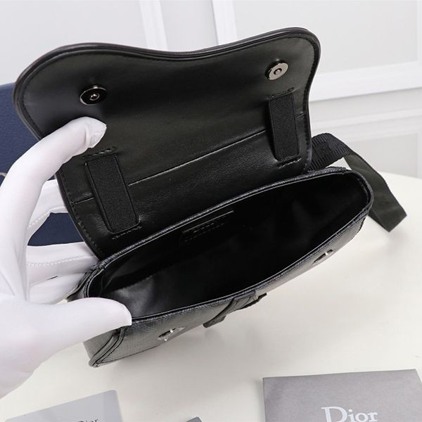定番ディオール カーフスキン リボンレタリング サドルバッグ 偽物 dew53613