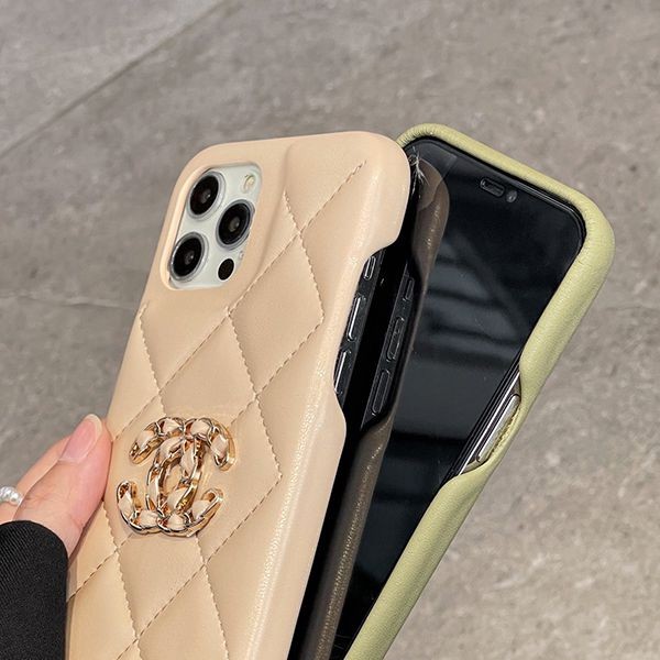 【日本未発売】シャネル iPhone 13/13 Pro クラシック ケース コピー shr27567