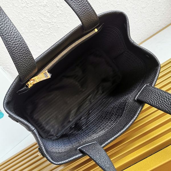 可愛いプラダ スーパーコピー ミディアム レザー ロゴ トートバッグ 1BG384 puu92869