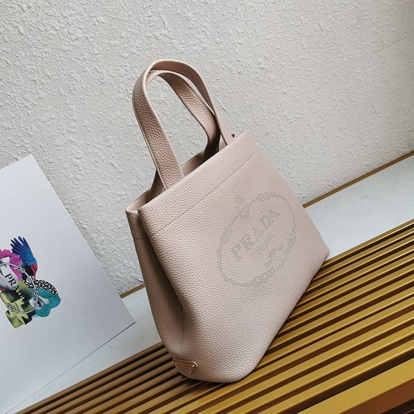 送料込プラダ ミディアム レザー ロゴ トートバッグ コピー pun75323