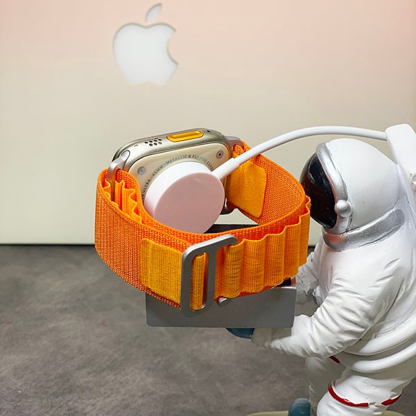 アップルウォッチ ウルトラ スーパーコピー チタニウムケースとオレンジアルパインループ goj02521