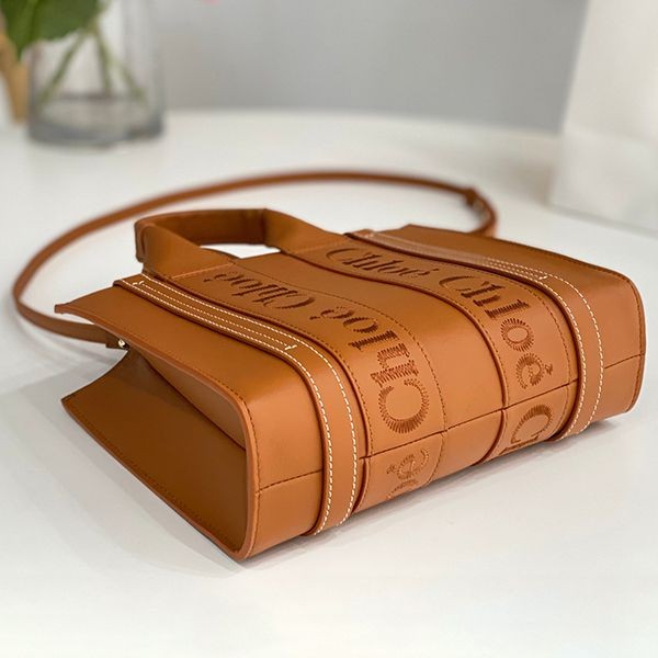 大人気！クロエ woody 偽物 カーフスキンレザー スモールトートバッグ 3サイズ CHC22WS397I60247