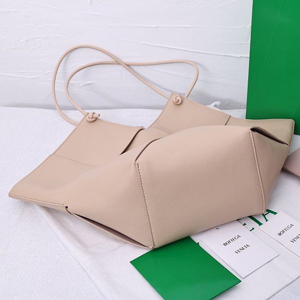 ★日本!!人気！ボッテガ ヴェネタ トートバッグ ラージ コピー bow67974