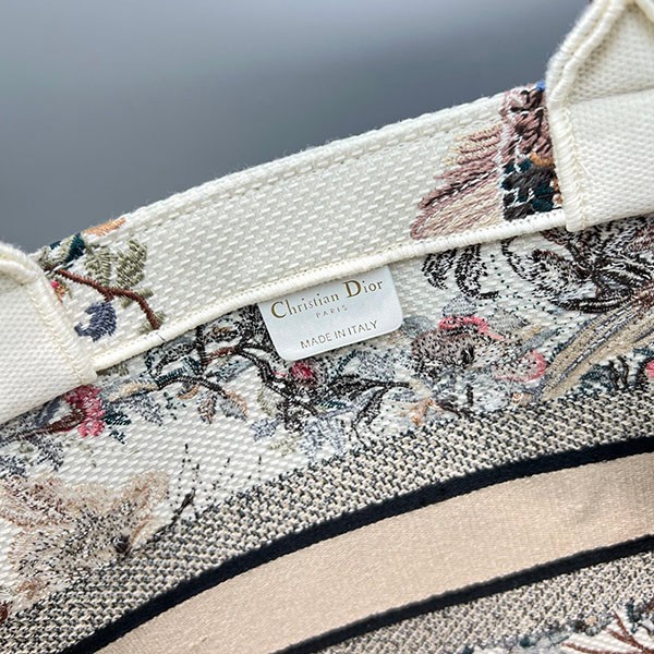 可愛いディオール BOOK TOTE 偽物 ジャルダン ディヴェール 花柄 刺繍 M1286ZRWDM941