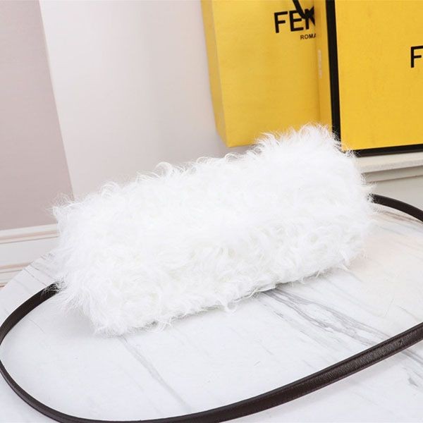 大人気！フェンディ ファースト スモール モヘアウール バッグ コピー fec18707
