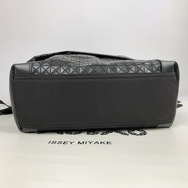 定番バオバオイッセイミヤケ コピー ショルダーバッグ bab75575