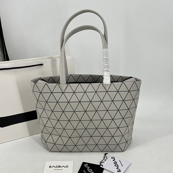 高品質BAOBAO ISSEY コピー MIYAKE カルトン メタリック バッグ bap13538