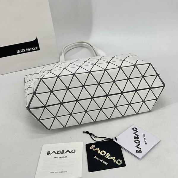 セレブ多数愛用BAOBAO ISSEY スーパーコピー MIYAKE カルトン メタリック バッグ baz43693