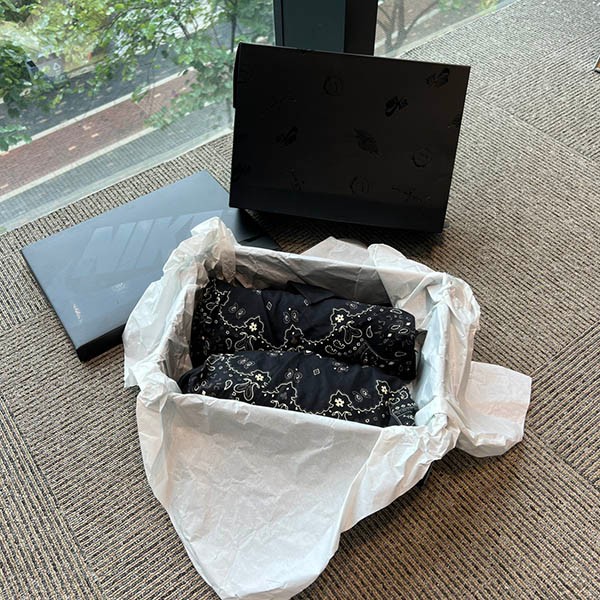 トラヴィス ブラックファントム 偽物 ナイキ エアジョーダン1 ロー OG DM7866-001