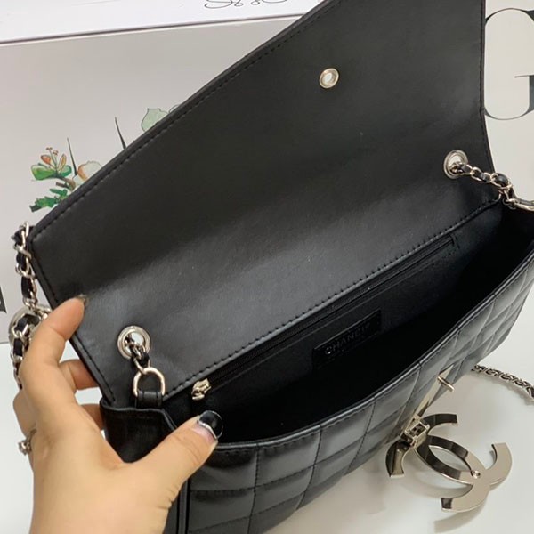 シャネル チェーンショルダーバッグ 偽物 CCチェーン shh79836