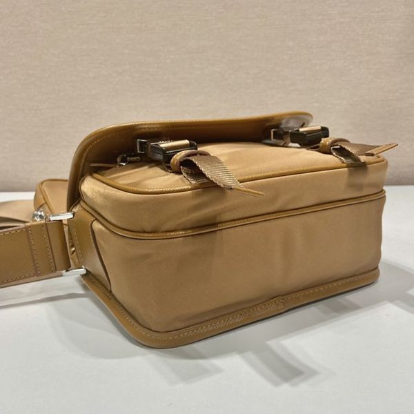 ハイブランド コラボ 2022プラダ Re-Nylon x サフィアーノレザー ショルダーバッグ コピー pud08087