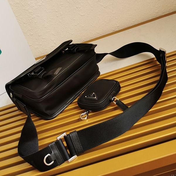 高品質プラダ Re-Nylon x サフィアーノレザー ショルダーバッグ コピー pun61743