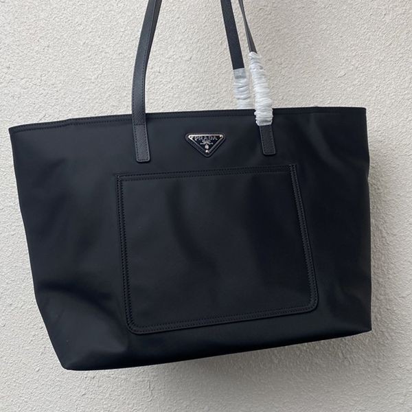 希少プラダ Re-Nylon トートバッグ 偽物 レザー ロゴ pum25160