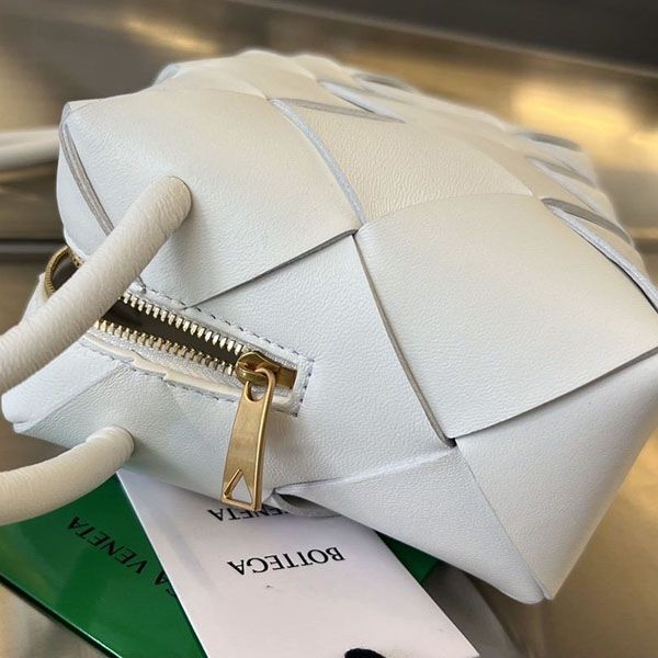 人気No1 ボッテガ カセット スモール ショルダーバッグ 偽物 bov05298