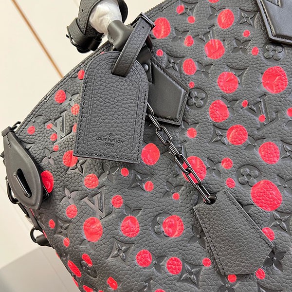 ルイヴィトン × YK 草間彌生 コラボ LOCK IT バッグ 偽物 黒赤 たっぷり収納 M21676