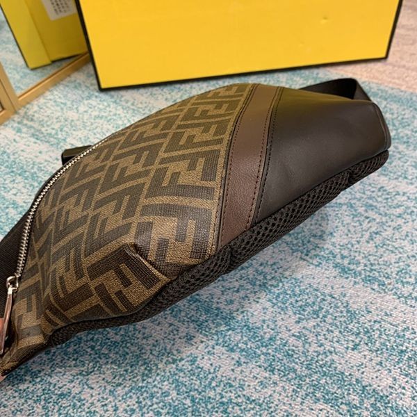 フェンディ マルチカラーレザー ベルトバッグ 偽物 feg51755