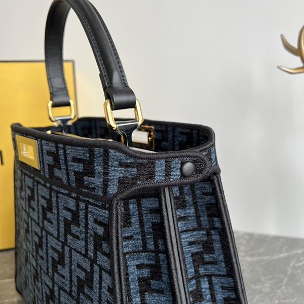 ブティック♪ フェンディ PEEKABOO X-TOTE トートバッグ 偽物 fet13786