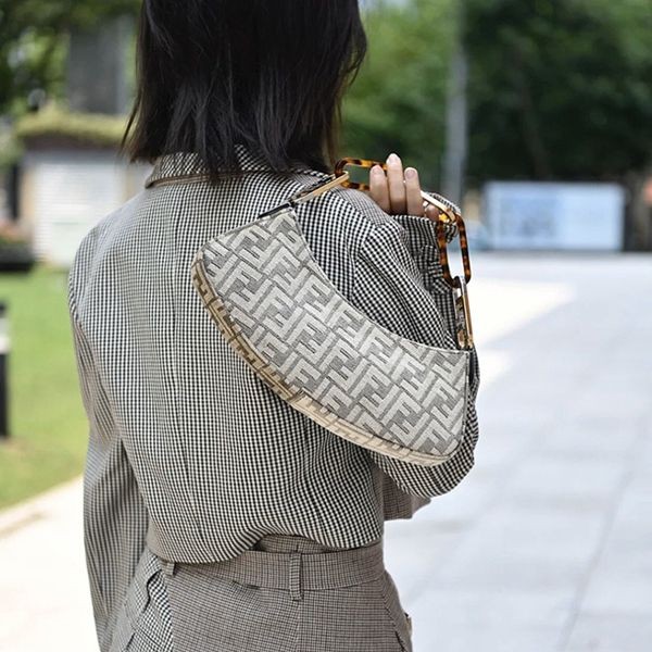速達発送 フェンディ ショルダーバッグ コピー 2Way ロゴ O LOCK SWING HOBO feq62460
