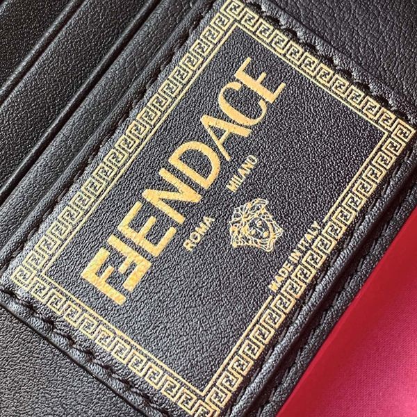 超話題!【FENDACE】ブローチ バゲット レザー バッグ スーパーコピー feo63238