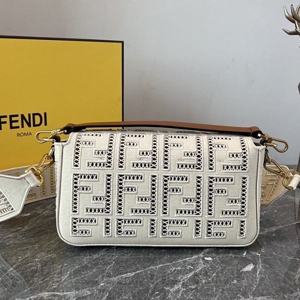 フェンディ バゲットFF刺繍 ハウンド ショルダーバッグ 偽物 fel58811