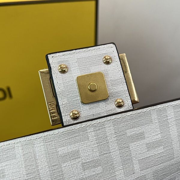 最新でオシャレ フェンディ バゲット 偽物 ミディアムファブリックバッグ fen90010