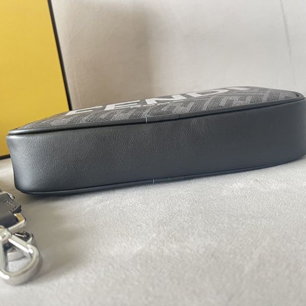 人気急上昇 フェンディ ROMA FFファブリック カメラケース コピー feg56072