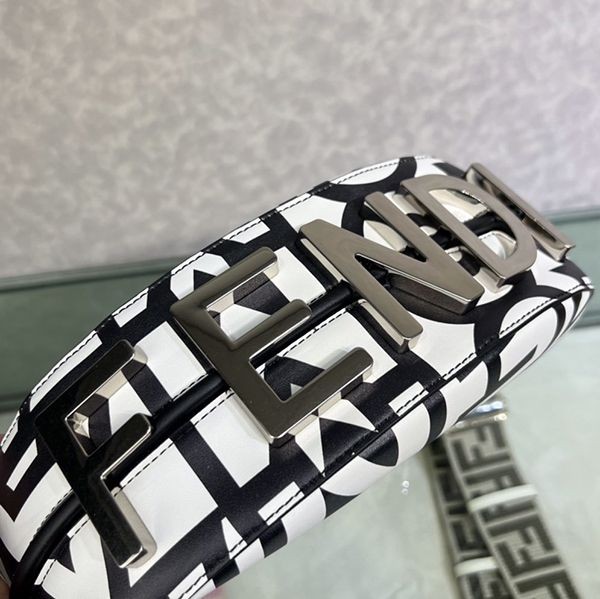 フェンディ ROMAカプセル プリント レザー バッグ 偽物 fev03686