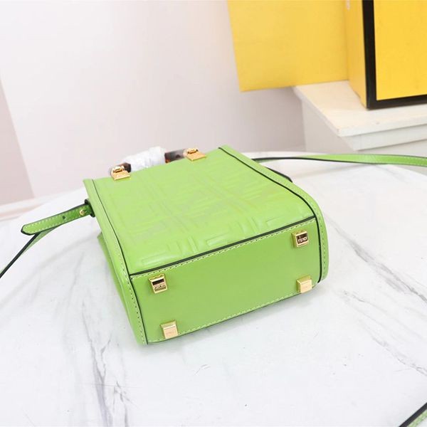 超話題!フェンディ Sunshine Shopper FF柄 レザーミニバッグ 偽物 fek19106