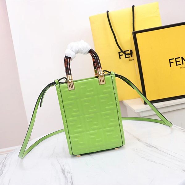 超話題!フェンディ Sunshine Shopper FF柄 レザーミニバッグ 偽物 fek19106