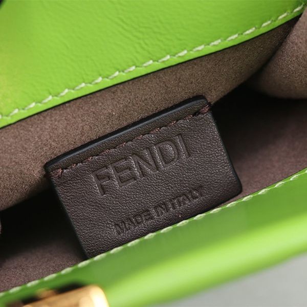 超話題!フェンディ Sunshine Shopper FF柄 レザーミニバッグ 偽物 fek19106