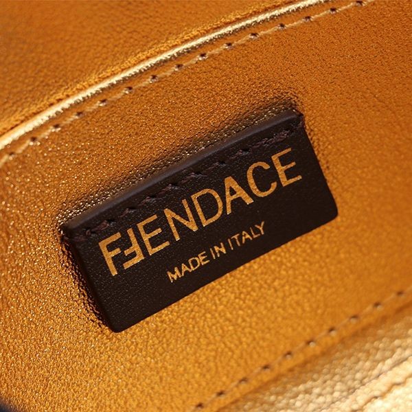目を惹くカラー【FENDACE】ナノ バゲット マイクロ バッグ コピー fex13717