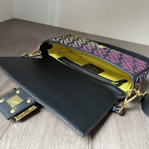 フェンディxヴェルサーチ 偽物  ショルダーバッグ FEND1 BAGUETTE fer15751