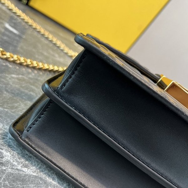 新作限定♪フェンディ FFロゴ バッグ 偽物 ショルダーバッグ feg95749