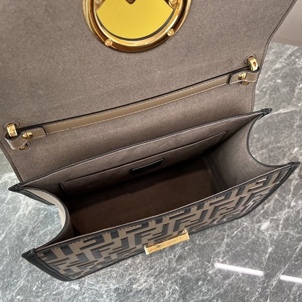 入手困難品！フェンディ FFロゴ 偽物 バッグ ショルダーバッグ fee69010