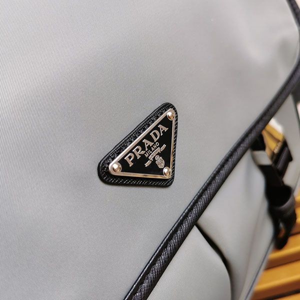 お洒落 プラダ ショルダーバッグ 偽物 Re-Nylon クロスボディ puj95021