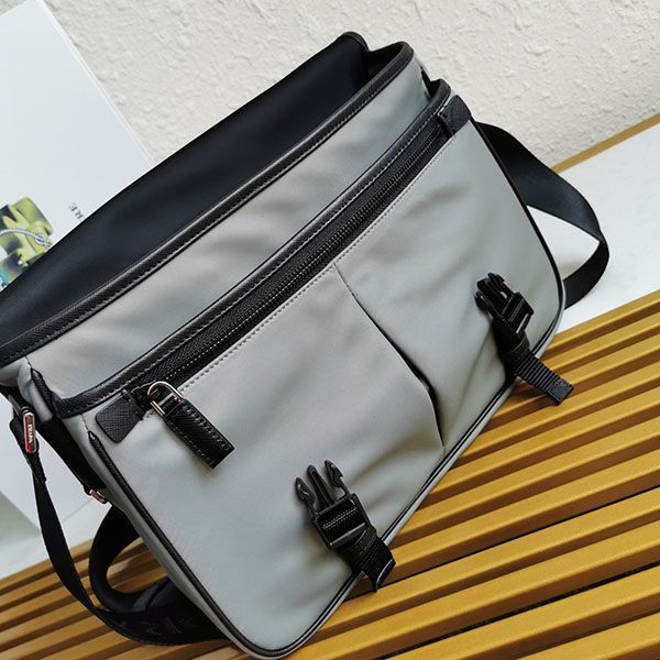 お洒落 プラダ ショルダーバッグ 偽物 Re-Nylon クロスボディ puj95021