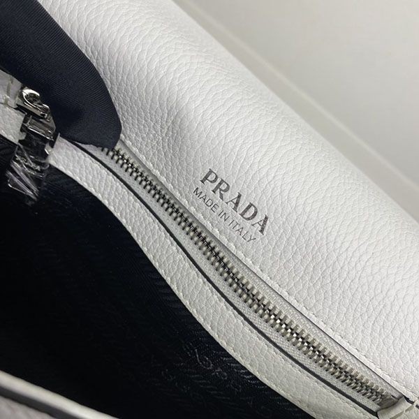 すぐ届 プラダ レタリングロゴ レザー ショルダーバッグ 偽物 puc97248