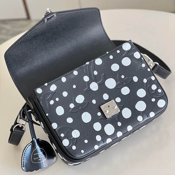 注目★LV ×草間彌生ポシェットメティス MM 偽物 ショルダーバッグ vuy11401