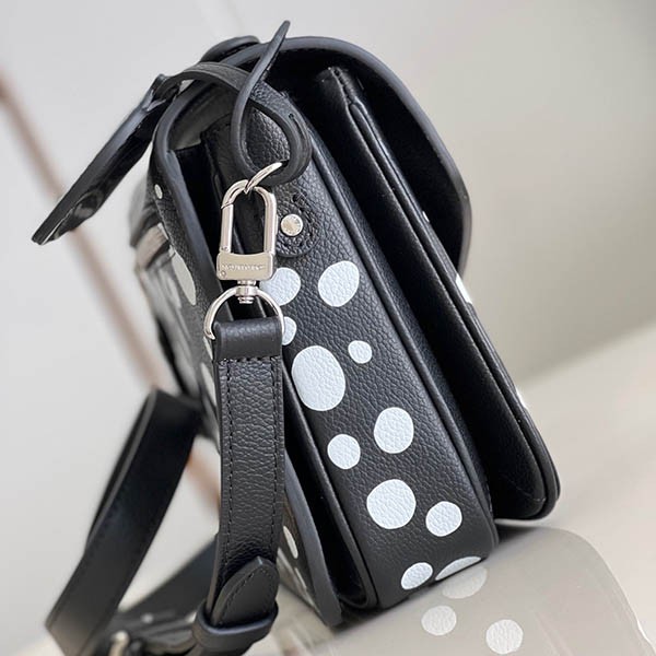 注目★LV ×草間彌生ポシェットメティス MM 偽物 ショルダーバッグ vuy11401