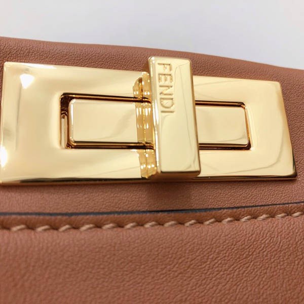 フェンディ 偽物 ピーカブー アイシーユー レザーバッグ fep54970