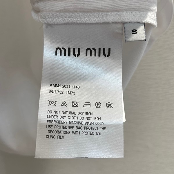 世界中で大人気♪ミュウミュウ ロゴ クリスタル キラキラ Tシャツ 半袖 偽物 myi35470