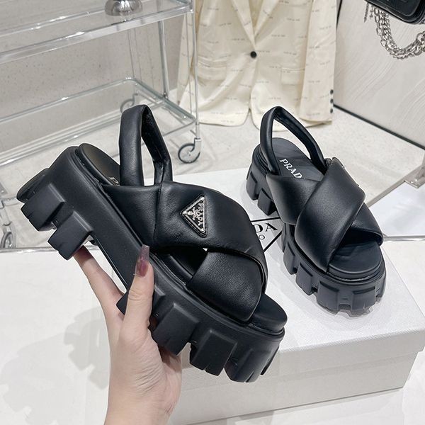 【プラダ 偽物】ソフト パッド入りナッパ レザー ウェッジ サンダル pud11886