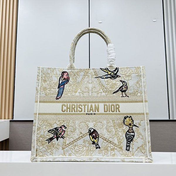 ディオール Large 刺繍入り トートバッグ 偽物 ブックトート deu27040