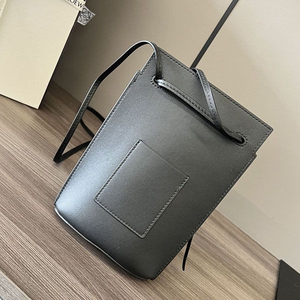 【使い勝手抜群】ロエベ アナグラムレザーショルダーバッグ コピー lou89650