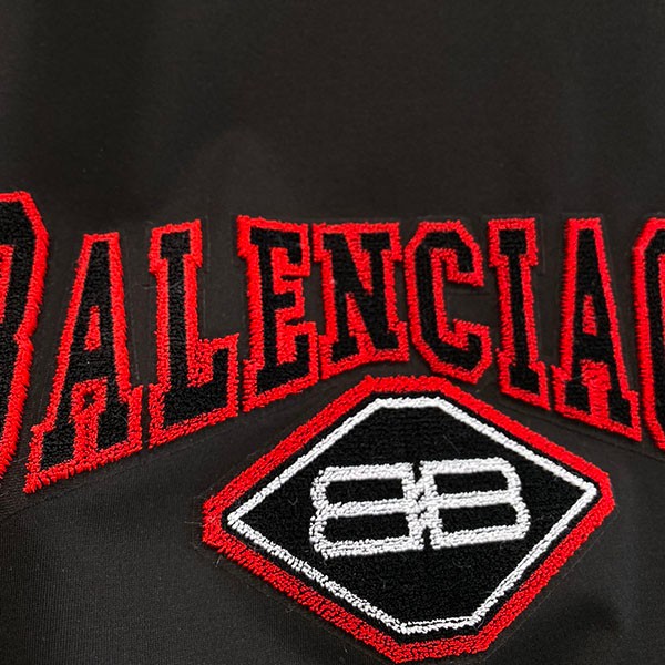 バレンシアガ 偽物 オーバーサイズ ロゴ Tシャツ bad29279