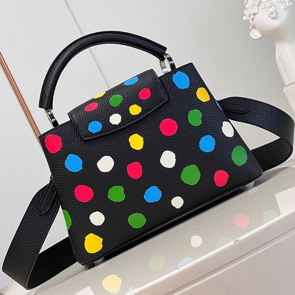 目を惹くカラールイヴィトン LV×YK カプシーヌ BB コピー ハンドバッグ ブラック vux76168