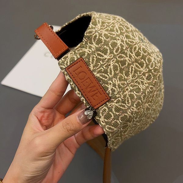 入手困難ロエベ アナグラム刺繍 キャップ スーパーコピー loa55909