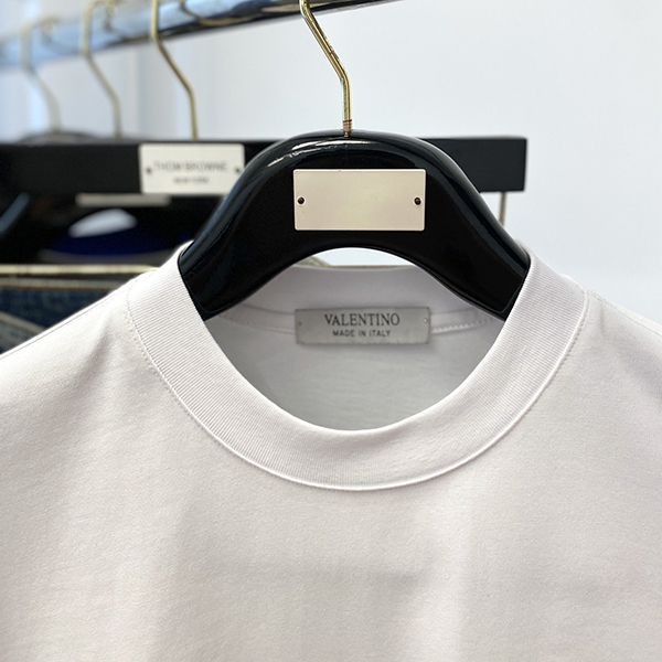 新デザインヴァレンティノ コピー SIGNATURE プリント Tシャツ Vut22071