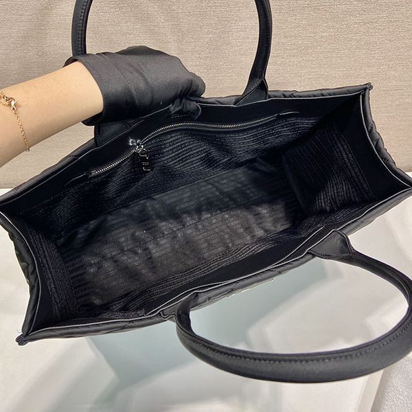 売上総額１位！プラダ Re-Nylon トップステッチ トートバッグ 偽物 2VG096 puo67071