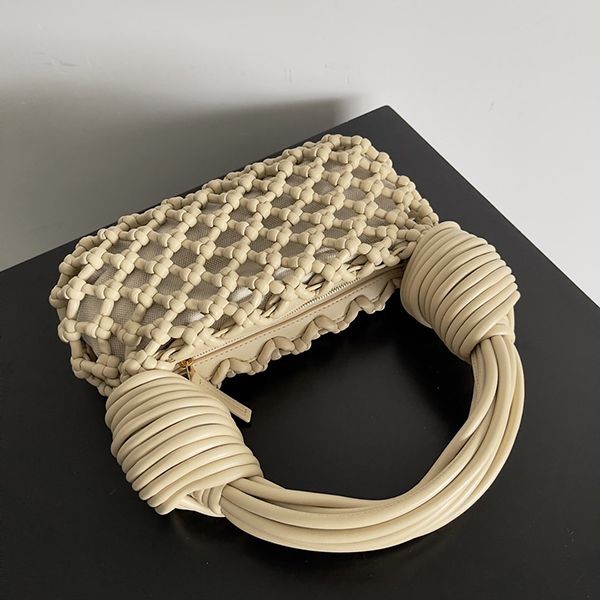 目を惹くカラー ボッテガヴェネタ ミニ Jodie バッグ コピー boa99568